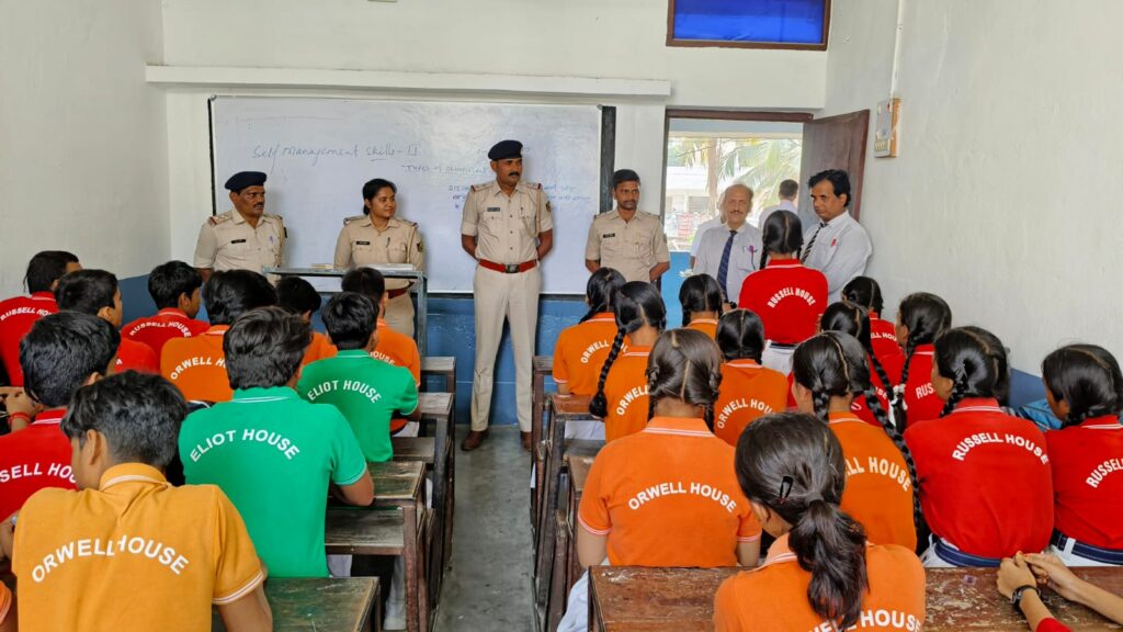 दरभंगा ट्रैफिक अवेयरनेस कैंपेन | स्कूल छात्रों को सड़क सुरक्षा प्रशिक्षण दरभंगा ट्रैफिक अवेयरनेस कैंपेन | स्कूल छात्रों को सड़क सुरक्षा प्रशिक्षण