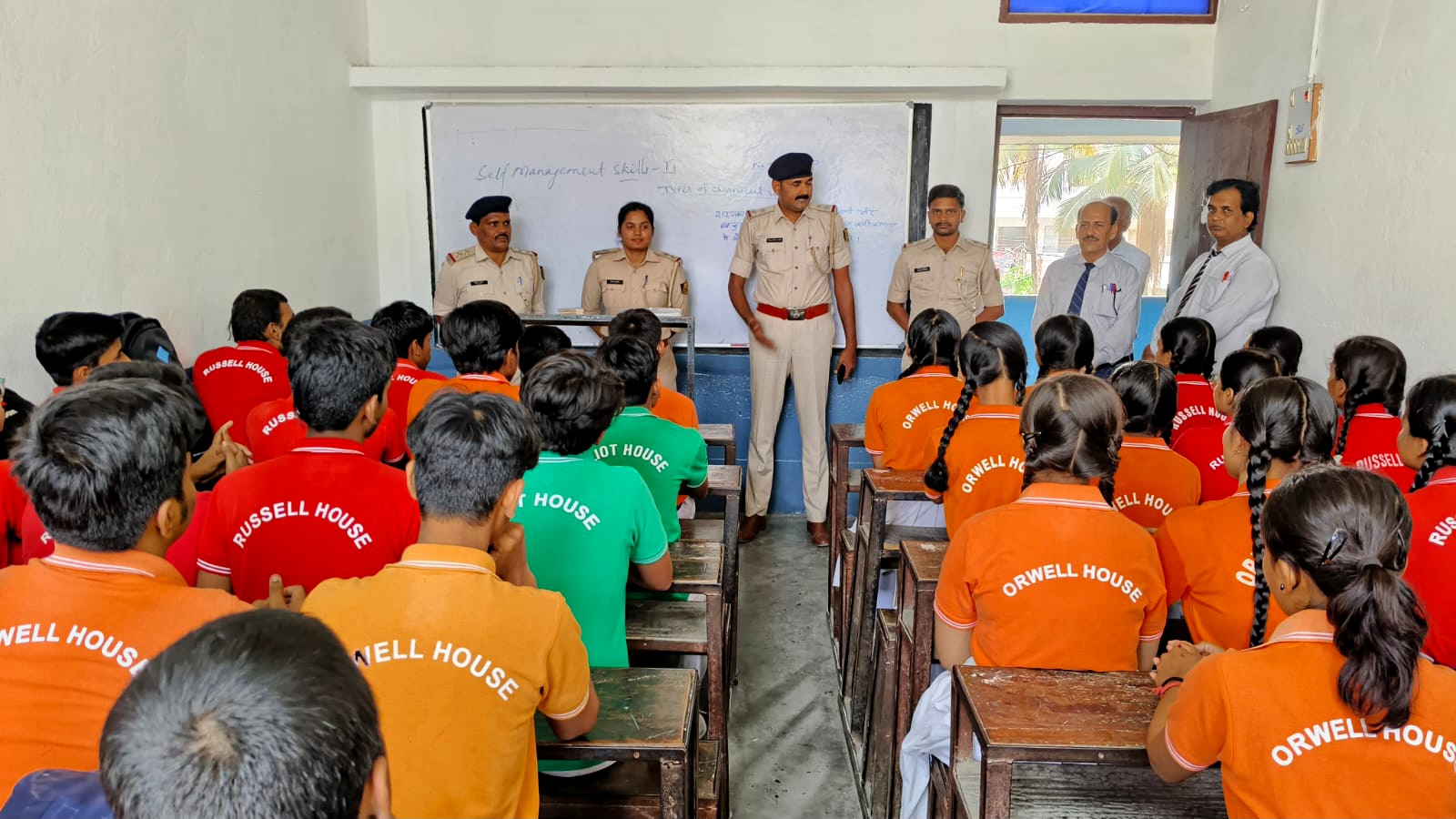 दरभंगा ट्रैफिक अवेयरनेस कैंपेन | स्कूल छात्रों को सड़क सुरक्षा प्रशिक्षण