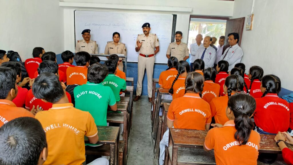 दरभंगा ट्रैफिक अवेयरनेस कैंपेन | स्कूल छात्रों को सड़क सुरक्षा प्रशिक्षण दरभंगा ट्रैफिक अवेयरनेस कैंपेन | स्कूल छात्रों को सड़क सुरक्षा प्रशिक्षण