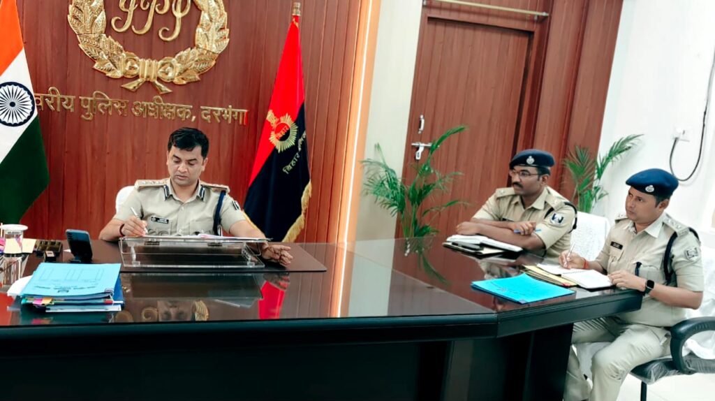 दरभंगा में SSP का बड़ा एक्शन: 7 दिन में चालान निपटाओ, रोजाना सख्त वाहन जांच दरभंगा में SSP का बड़ा एक्शन: 7 दिन में चालान निपटाओ, रोजाना सख्त वाहन जांच