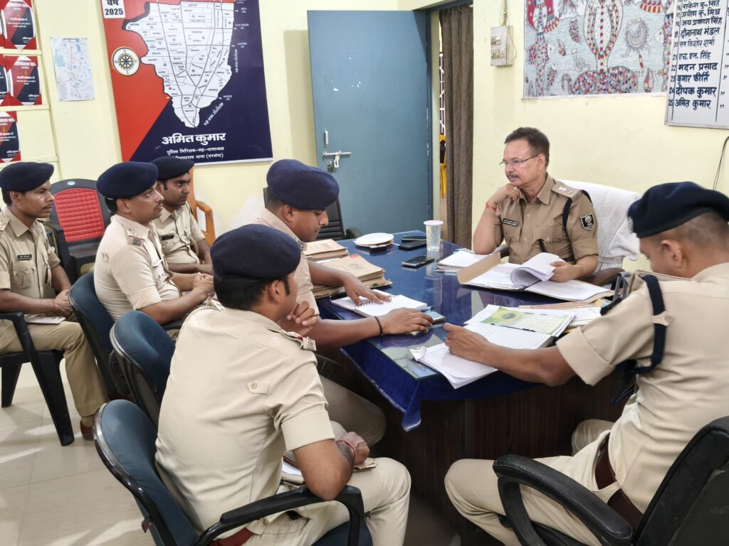 लहेरियासराय में लंबित कांडों की समीक्षा वारंट कार्रवाई और गश्ती बढ़ाने का निर्देश