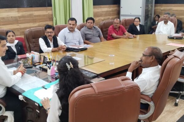 लोक अदालत को लेकर प्रधान जिला एवं सत्र न्यायाधीश की समीक्षा बैठक