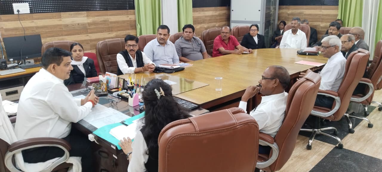 लोक अदालत को लेकर प्रधान जिला एवं सत्र न्यायाधीश की समीक्षा बैठक