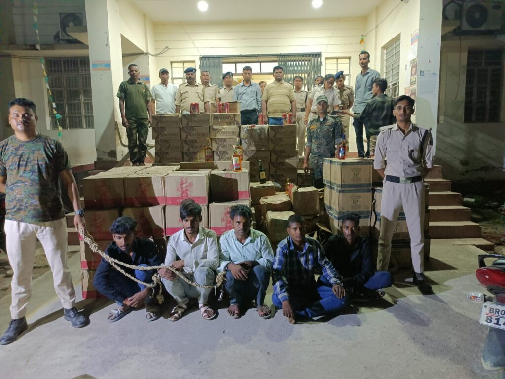 दरभंगा में बड़ी कार्रवाई: 2220 लीटर शराब जब्त, 5 गिरफ्तार