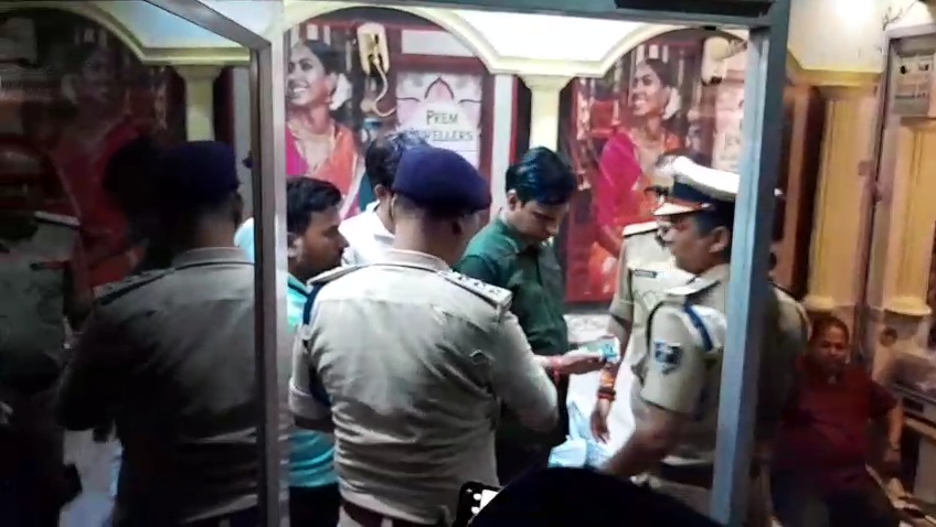 “दरभंगा प्रेम ज्वेलर्स लूट: 2 करोड़ के जेवर और 25 लाख नकद दिनदहाड़े गायब”