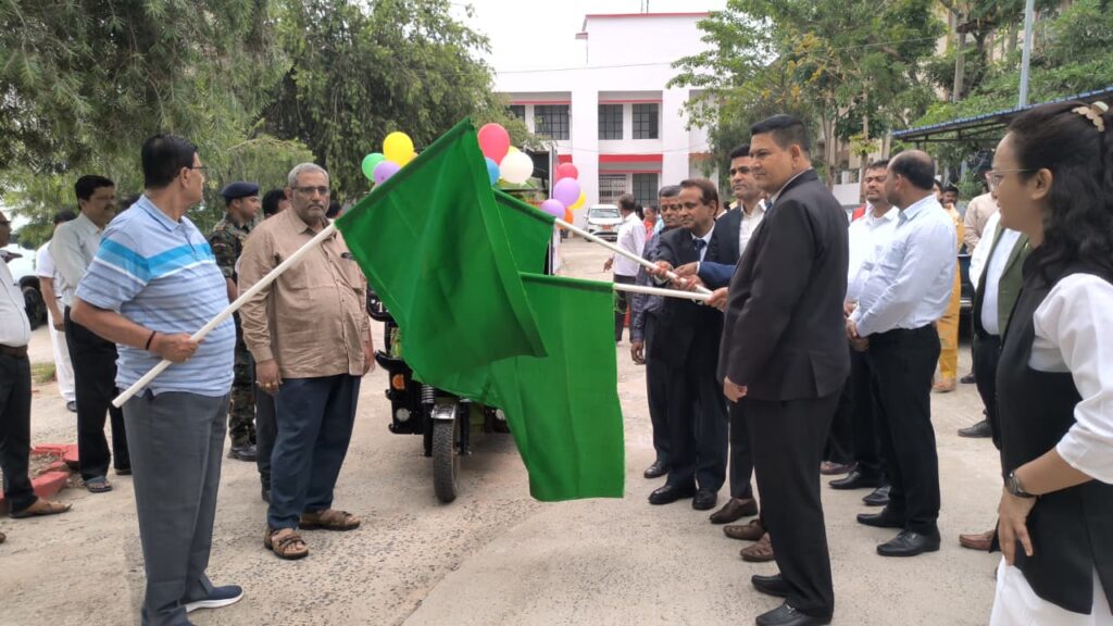प्रधान जिला एवं सत्र न्यायाधीश ने लोक अदालत जागरूकता रथ को दिखाई हरी झंडी
