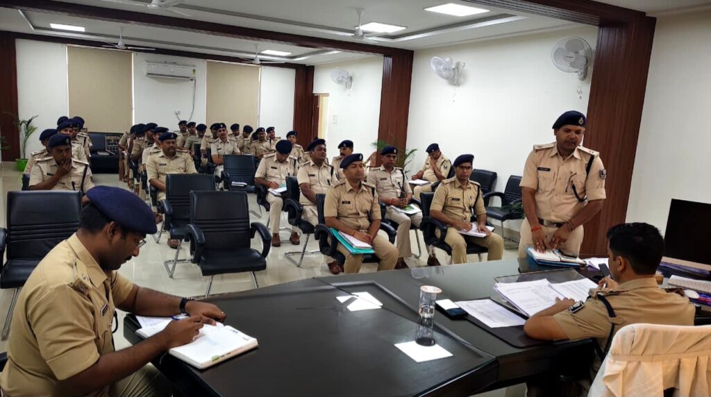 🚨 दरभंगा SSP सख्त: लंबित कांडों पर एक्शन, थानाध्यक्षों से जवाब तलब