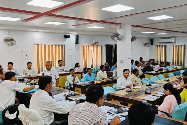 🚨 दरभंगा DM की बड़ी बैठक, लंबित मामलों और RTPS पर अधिकारियों को सख्त निर्देश