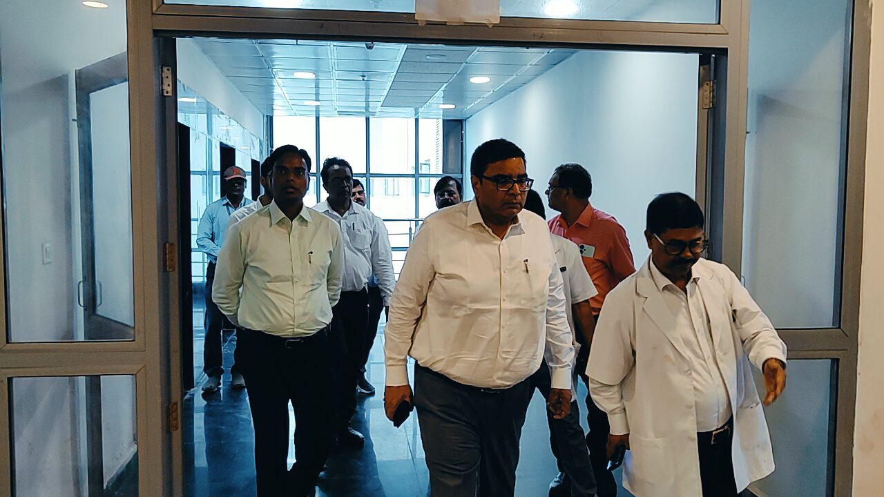 DMCH में एक्शन मोड आयुक्त-DM ने कसी व्यवस्था पर लगाम DMCH में एक्शन मोड आयुक्त-DM ने कसी व्यवस्था पर लगाम