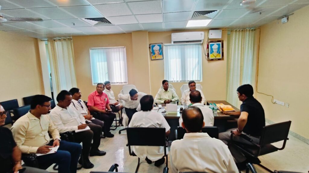 DMCH में एक्शन मोड आयुक्त-DM ने कसी व्यवस्था पर लगाम DMCH में एक्शन मोड आयुक्त-DM ने कसी व्यवस्था पर लगाम