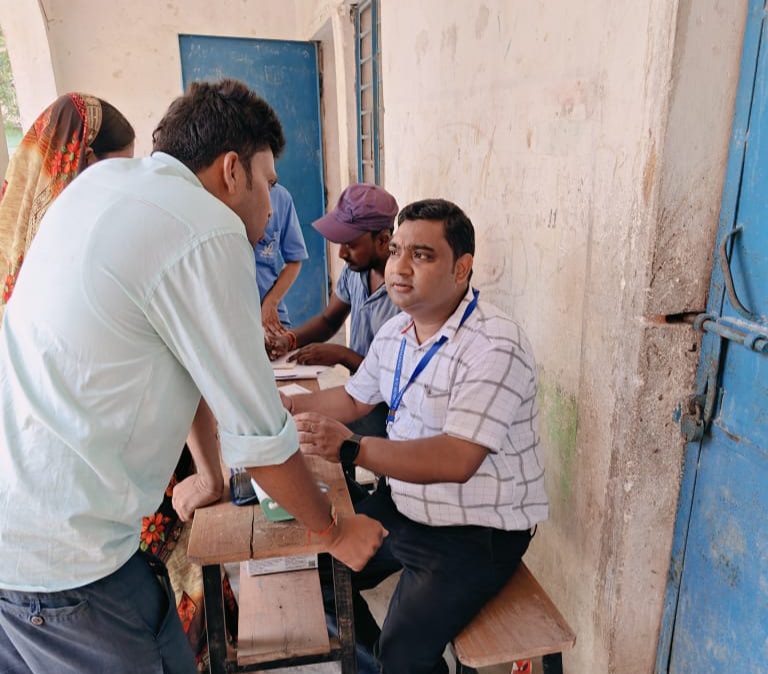 बिरनिया में लगा मेगा फ्री मेडिकल कैंप, 350+ मरीजों का हुआ इलाज बिरनिया में लगा मेगा फ्री मेडिकल कैंप, 350+ मरीजों का हुआ इलाज