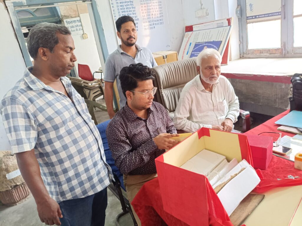 दरभंगा में प्राचीन पांडुलिपियों की खोज तेज, ज्ञान भारतम् मिशन को मिली नई रफ्तार दरभंगा में प्राचीन पांडुलिपियों की खोज तेज, ज्ञान भारतम् मिशन को मिली नई रफ्तार
