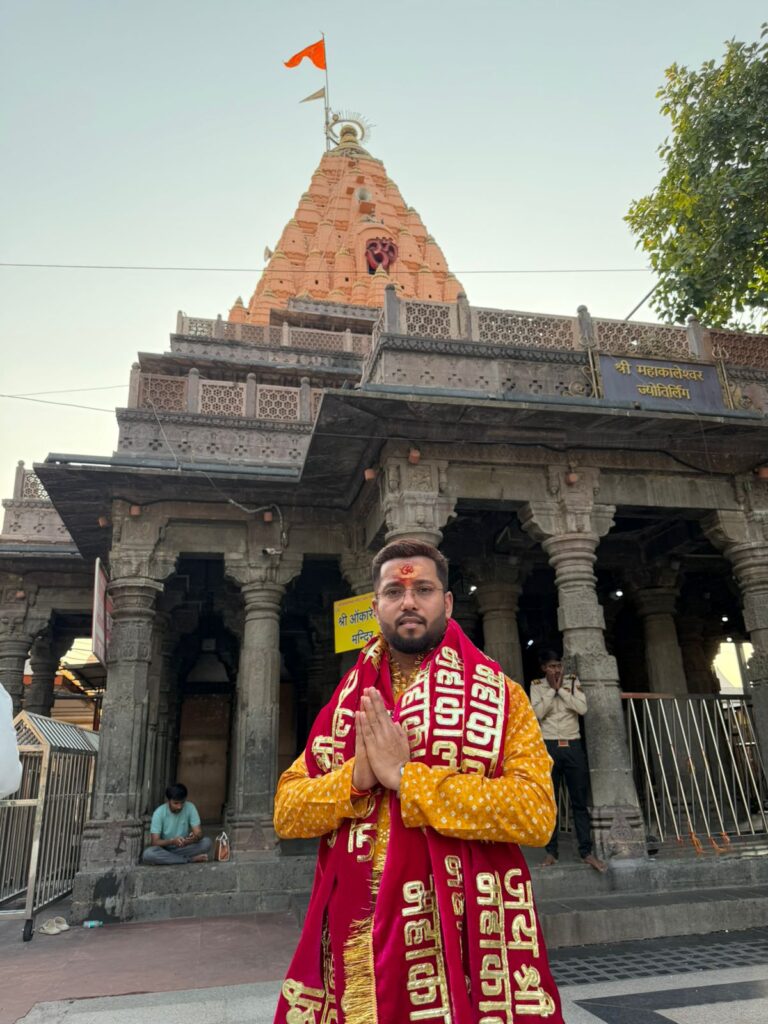 15 मिलियन व्यूज के बाद महाकाल पहुंचे रत्नेश कुमार, ‘नचाइब जबरी’ ने मचाया धमाल 15 मिलियन व्यूज के बाद महाकाल पहुंचे रत्नेश कुमार, ‘नचाइब जबरी’ ने मचाया धमाल