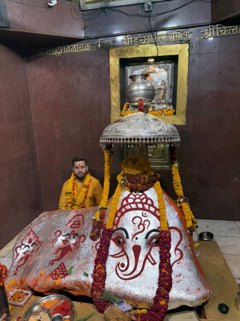 15 मिलियन व्यूज के बाद महाकाल पहुंचे रत्नेश कुमार, ‘नचाइब जबरी’ ने मचाया धमाल 15 मिलियन व्यूज के बाद महाकाल पहुंचे रत्नेश कुमार, ‘नचाइब जबरी’ ने मचाया धमाल
