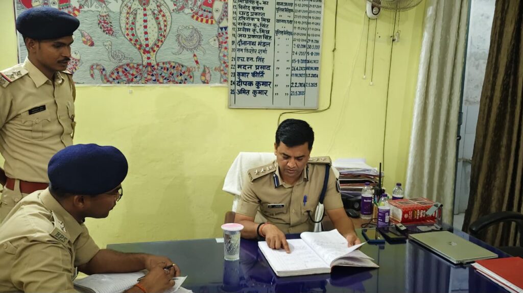 लहेरियासराय थाना का SSP ने किया औचक निरीक्षण बकरीद को लेकर दिए सख्त निर्देश लहेरियासराय थाना का SSP ने किया औचक निरीक्षण बकरीद को लेकर दिए सख्त निर्देश