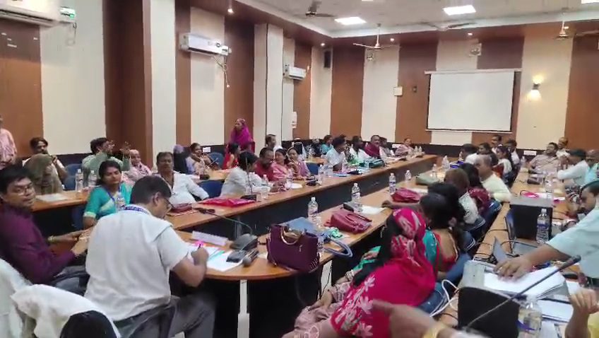 सशक्त स्थायी समिति चुनाव प्रशासन की निगरानी में सम्पन्न, महापौर गुट की बड़ी जीत सशक्त स्थायी समिति चुनाव प्रशासन की निगरानी में सम्पन्न, महापौर गुट की बड़ी जीत