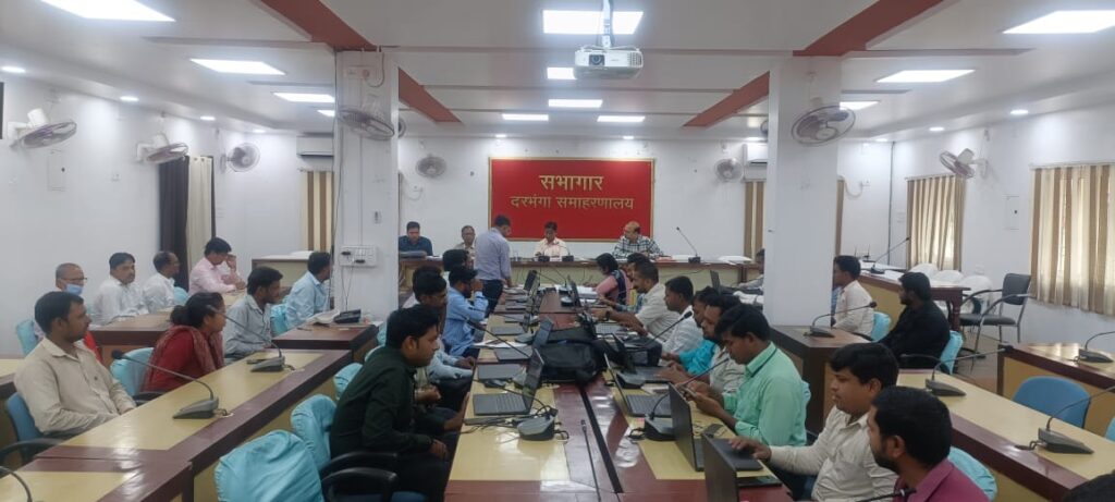 डीएम का बड़ा अल्टीमेटम! 7 जून तक निपटाएं सभी राजस्व मामले, लापरवाही पर होगी कार्रवाई डीएम का बड़ा अल्टीमेटम! 7 जून तक निपटाएं सभी राजस्व मामले, लापरवाही पर होगी कार्रवाई