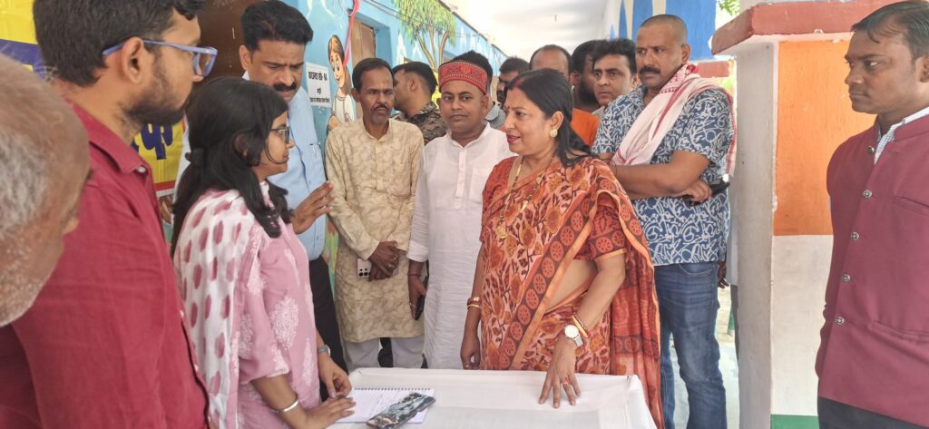 दरभंगा में सहयोग शिविर में उमड़ी भीड़, सांसद धर्मशिला गुप्ता ने लोगों से की खास अपील