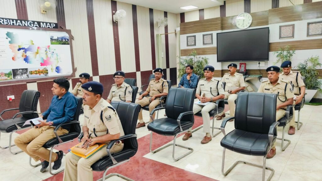 मुहर्रम पर्व को लेकर डीएम-एसएसपी की समीक्षा बैठक, सुरक्षा व्यवस्था सुदृढ़ करने के निर्देश मुहर्रम पर्व को लेकर डीएम-एसएसपी की समीक्षा बैठक, सुरक्षा व्यवस्था सुदृढ़ करने के निर्देश