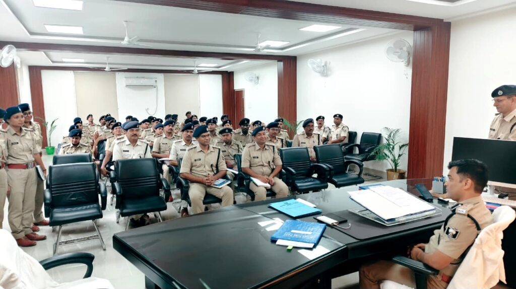 दरभंगा पुलिस की बड़ी समीक्षा बैठक, प्रशिक्षु दरोगाओं को दिए अहम निर्देश