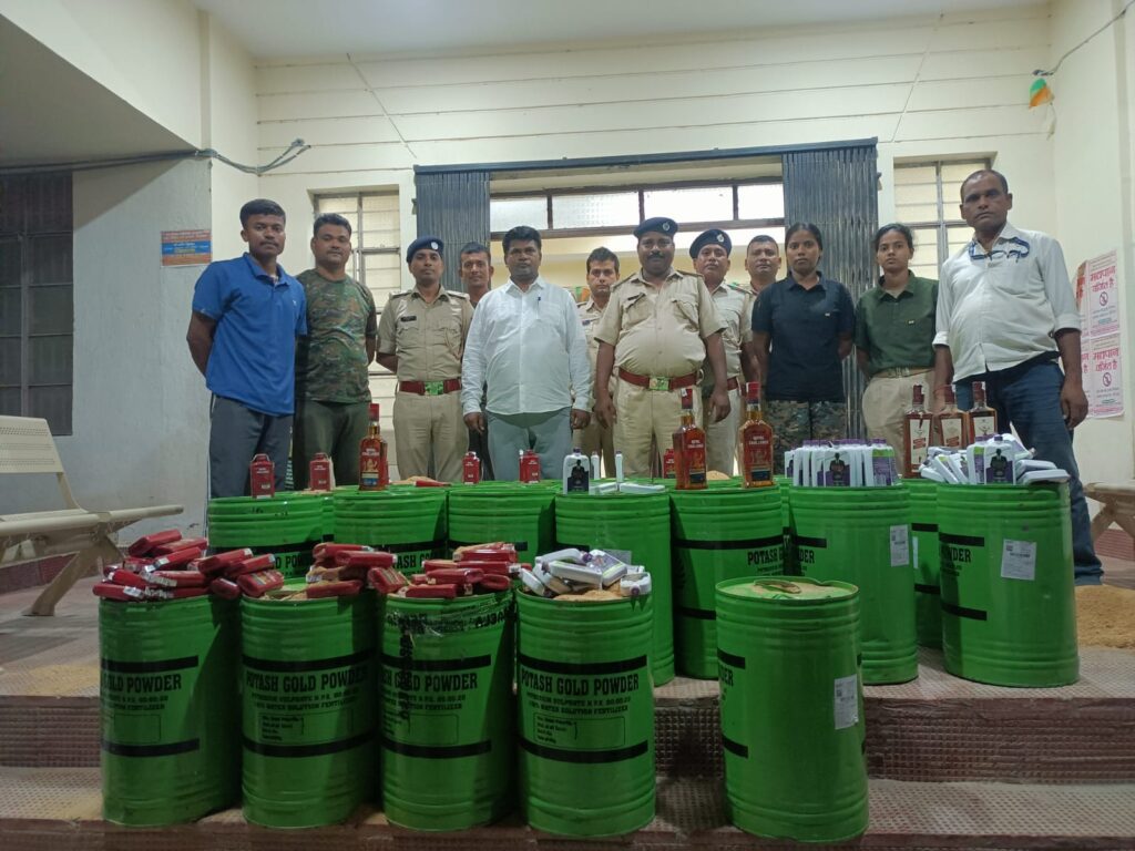 दरभंगा में कुरियर गोदाम से 505 लीटर शराब बरामद, मधुबनी से 3 आरोपी गिरफ्तार दरभंगा में कुरियर गोदाम से 505 लीटर शराब बरामद, मधुबनी से 3 आरोपी गिरफ्तार