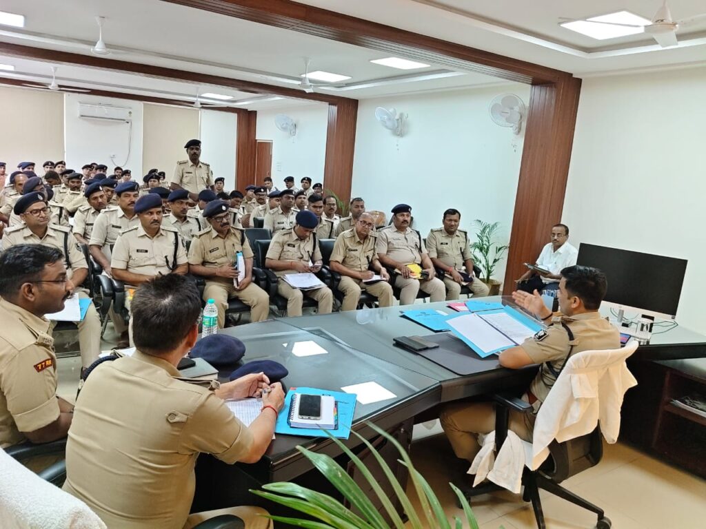 दरभंगा में SSP का बड़ा एक्शन, 14 थानाध्यक्षों को चेतावनी, 15 का वेतन रोका दरभंगा में SSP का बड़ा एक्शन, 14 थानाध्यक्षों को चेतावनी, 15 का वेतन रोका