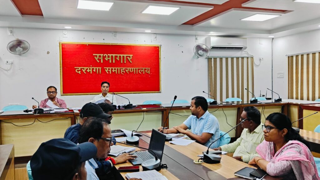 डीएम का बड़ा एक्शन! लंबित राजस्व मामलों पर सख्ती, 08 जून को 6 हजार किसानों का बनेगा रजिस्ट्रेशन डीएम का बड़ा एक्शन! लंबित राजस्व मामलों पर सख्ती, 08 जून को 6 हजार किसानों का बनेगा रजिस्ट्रेशन