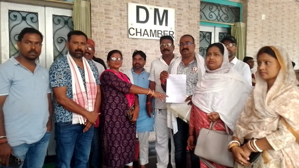 दुकान आवंटन में बड़ा विवाद! पार्षदों ने डीएम से की उच्चस्तरीय जांच की मांग दुकान आवंटन में बड़ा विवाद! पार्षदों ने डीएम से की उच्चस्तरीय जांच की मांग