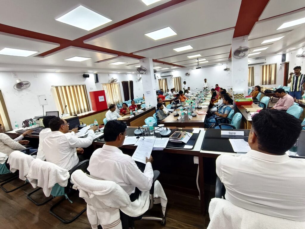 रेणू देवी बनीं जिला परिषद अध्यक्ष, सीता देवी गुट रहा अनुपस्थित अविश्वास प्रस्ताव के बाद रेणु देवी बनीं जिला परिषद अध्यक्ष, निर्विरोध चुनी गईं