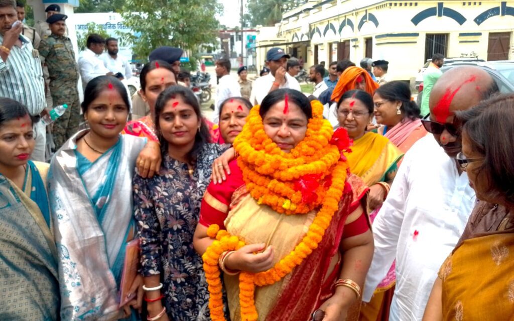 रेणू देवी बनीं जिला परिषद अध्यक्ष, सीता देवी गुट रहा अनुपस्थित अविश्वास प्रस्ताव के बाद रेणु देवी बनीं जिला परिषद अध्यक्ष, निर्विरोध चुनी गईं