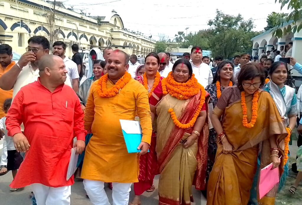 रेणू देवी बनीं जिला परिषद अध्यक्ष, सीता देवी गुट रहा अनुपस्थित अविश्वास प्रस्ताव के बाद रेणु देवी बनीं जिला परिषद अध्यक्ष, निर्विरोध चुनी गईं