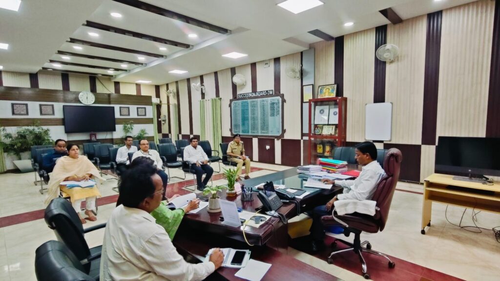 महिलाओं के सशक्तिकरण और सुरक्षा को लेकर डीएम की बड़ी बैठक, मिशन शक्ति योजनाओं की समीक्षा महिलाओं के सशक्तिकरण और सुरक्षा को लेकर डीएम की बड़ी बैठक, मिशन शक्ति योजनाओं की समीक्षा