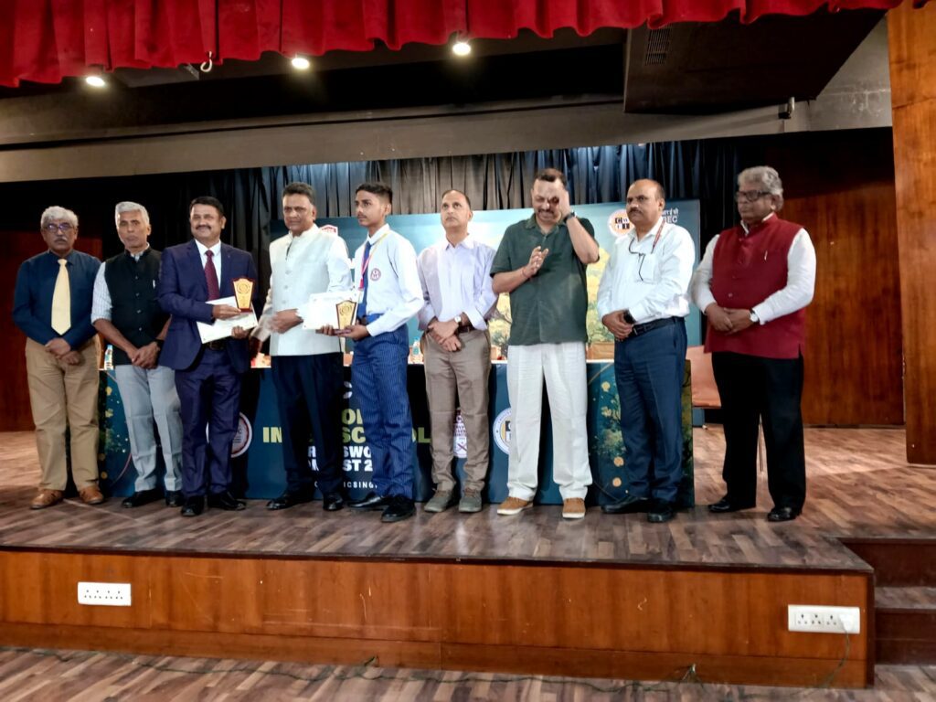 सिंड्रेला इंग्लिश स्कूल का बढ़ा मान, निदेशक पंकज कुमार श्रीवास्तव को मिला राष्ट्रीय सम्मान सिंड्रेला इंग्लिश स्कूल का बढ़ा मान, निदेशक पंकज कुमार श्रीवास्तव को मिला राष्ट्रीय सम्मान