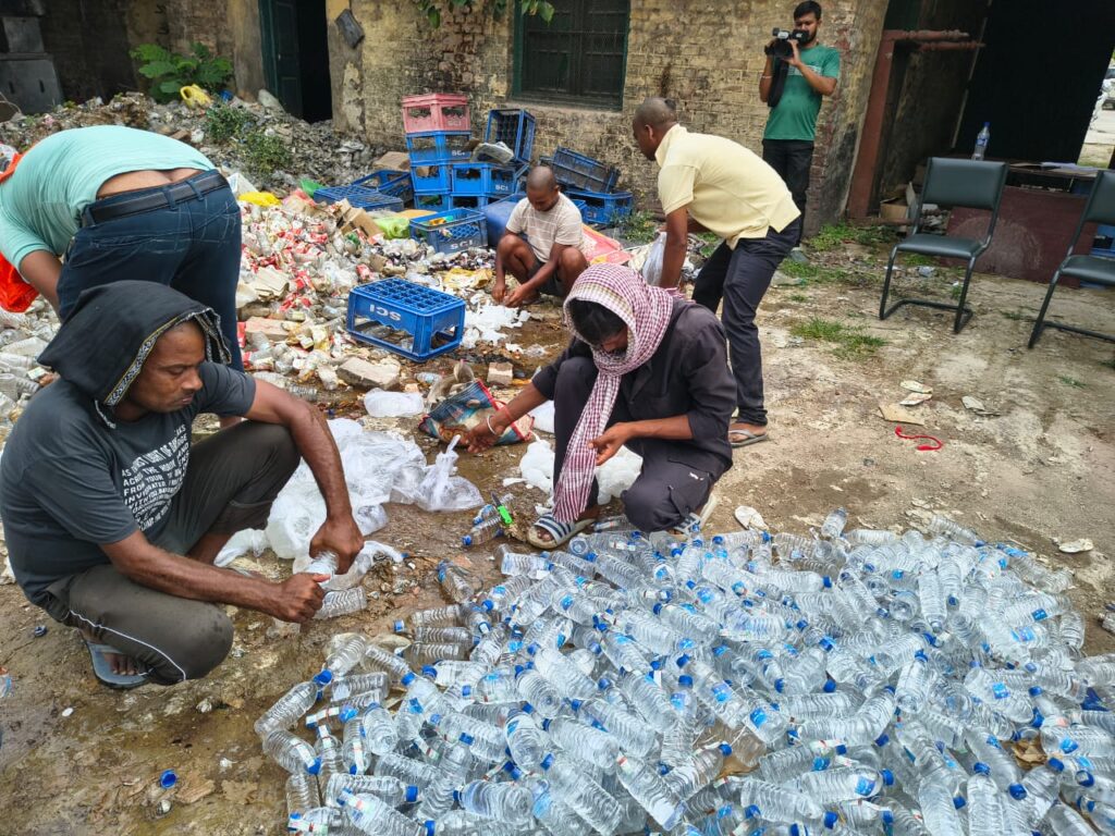 दरभंगा में 702 लीटर से अधिक जब्त शराब का विनष्टीकरण, मद्य निषेध विभाग की बड़ी कार्रवाई