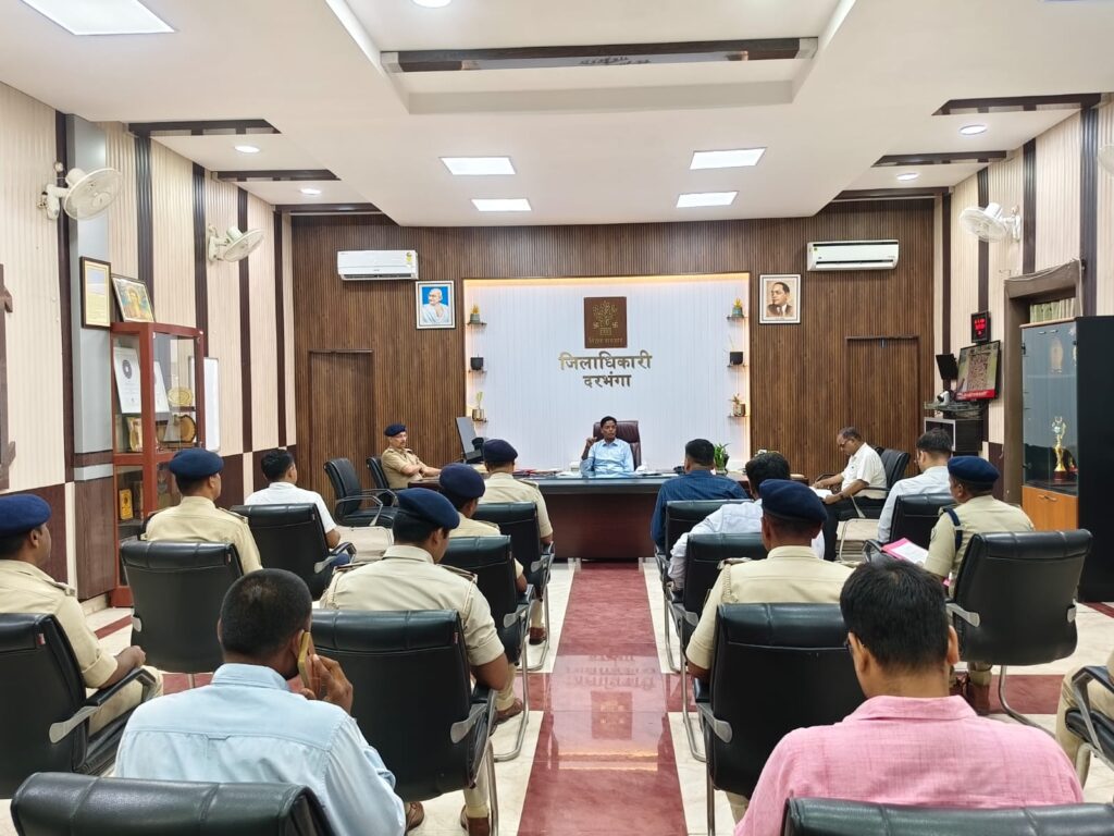 दरभंगा में ट्रैफिक सुधार की तैयारी, कर्पूरी चौक-दोनार चौक मार्ग पर बनेगी वन-वे व्यवस्था दरभंगा में ट्रैफिक सुधार की तैयारी, कर्पूरी चौक-दोनार चौक मार्ग पर बनेगी वन-वे व्यवस्था