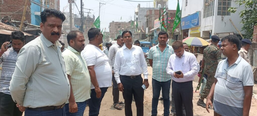मुहर्रम से पहले सख्त हुए डीएम, 2 दिनों में सड़क निर्माण पूरा करने का निर्देश