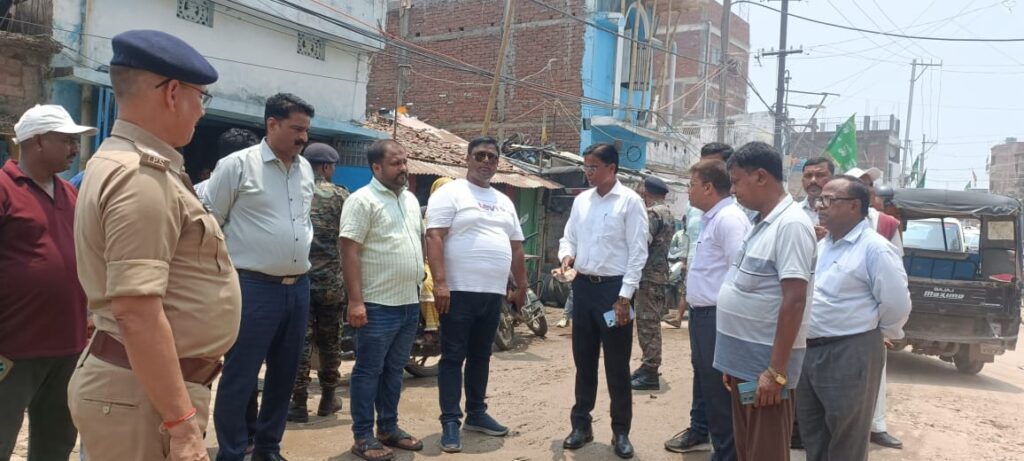 मुहर्रम से पहले सख्त हुए डीएम, 2 दिनों में सड़क निर्माण पूरा करने का निर्देश