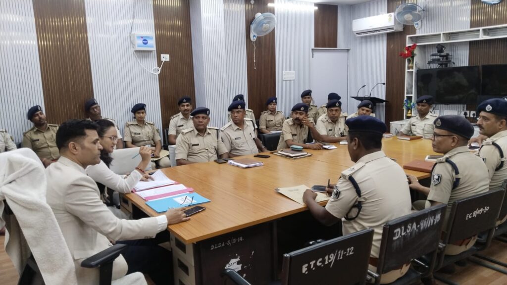 लोक अदालत की तैयारी तेज, थानाध्यक्षों के साथ हुई अहम बैठक लोक अदालत की तैयारी तेज, थानाध्यक्षों के साथ हुई अहम बैठक
