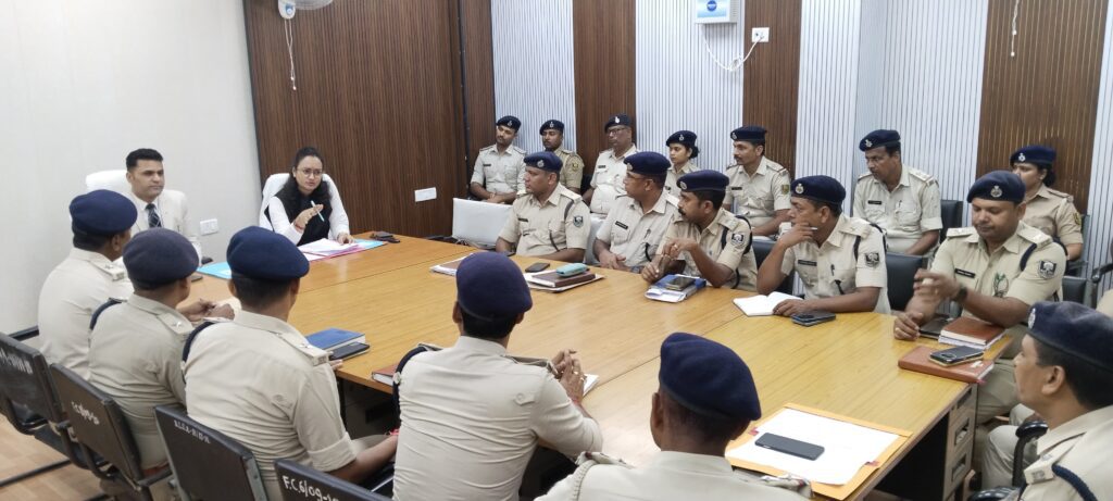 लोक अदालत की तैयारी तेज, थानाध्यक्षों के साथ हुई अहम बैठक लोक अदालत की तैयारी तेज, थानाध्यक्षों के साथ हुई अहम बैठक