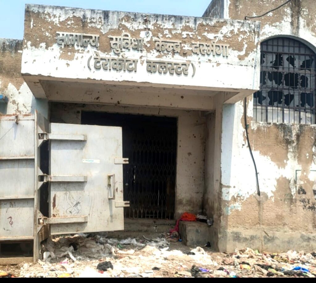 मदारपुर का टेराकोटा भवन बना खंडहर, स्थानीय लोगों ने उठाई आवाज