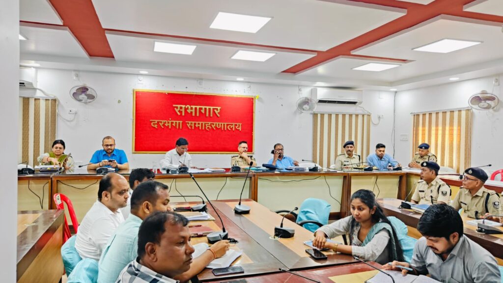 डीएम ने राजस्व कार्यों की समीक्षा की, लंबित मामलों के शीघ्र निपटारे का निर्देश Auto Draft