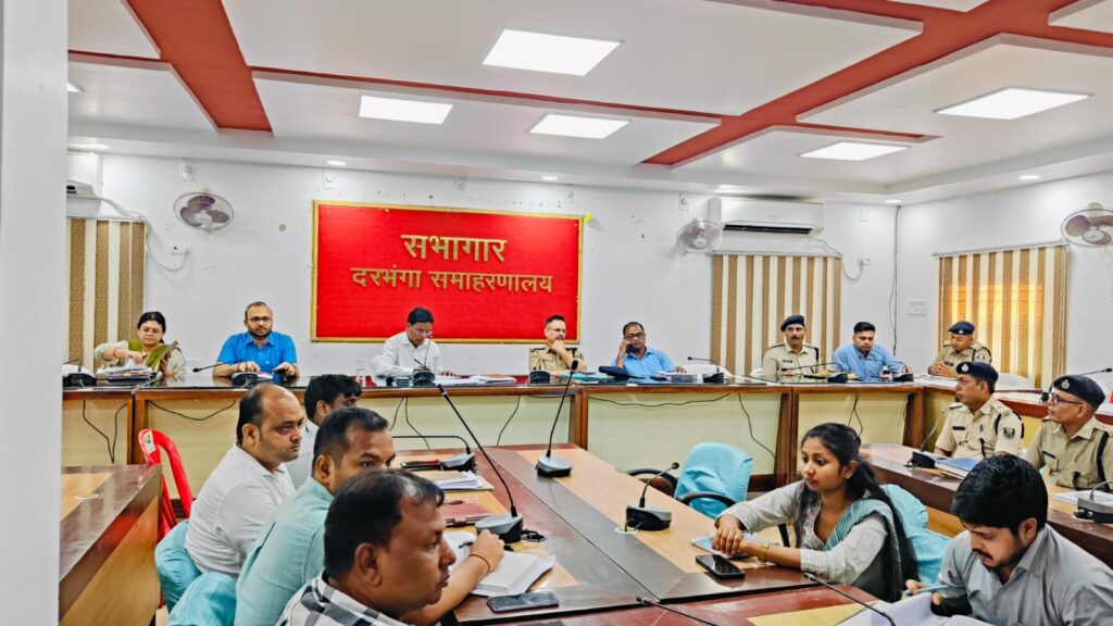 डीएम ने राजस्व कार्यों की समीक्षा की, लंबित मामलों के शीघ्र निपटारे का निर्देश Auto Draft
