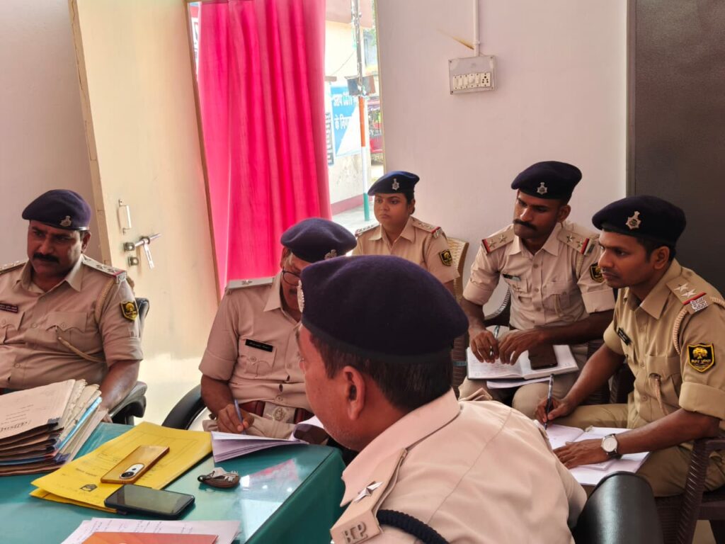 नगर पुलिस अधीक्षक ने बहादुरपुर थाना में की अनुसंधान बैठक