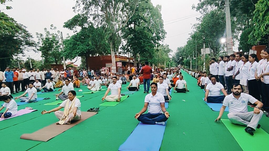 योग, पर्यावरण और जल संरक्षण का संदेश, एलएनएमयू में भव्य योग दिवस कार्यक्रम योग, पर्यावरण और जल संरक्षण का संदेश, एलएनएमयू में भव्य योग दिवस कार्यक्रम