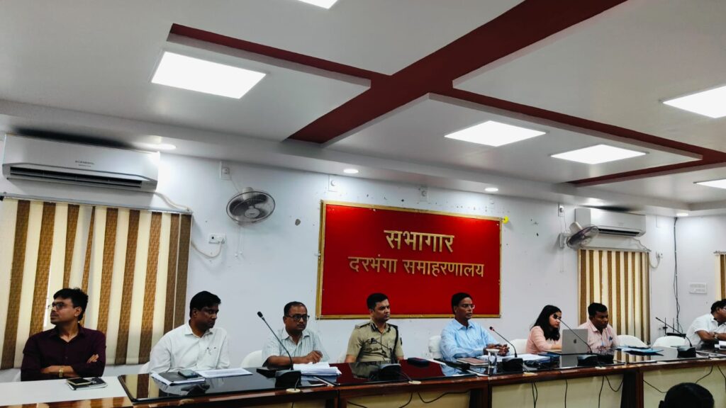 डीएम की बड़ी बैठक, 2 जुलाई के सहयोग शिविर को लेकर अधिकारियों को सख्त निर्देश डीएम की बड़ी बैठक, 2 जुलाई के सहयोग शिविर को लेकर अधिकारियों को सख्त निर्देश