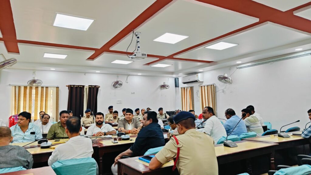 मुहर्रम को लेकर जिला शांति समिति की बैठक, अफवाह फैलाने वालों पर होगी कड़ी कार्रवाई मुहर्रम को लेकर जिला शांति समिति की बैठक, अफवाह फैलाने वालों पर होगी कड़ी कार्रवाई