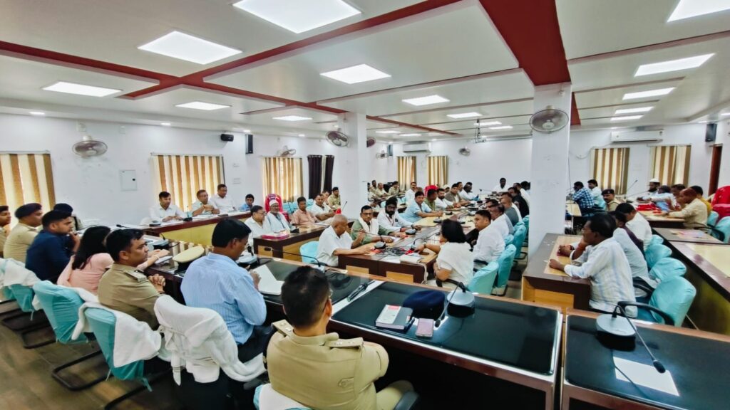 मुहर्रम को लेकर जिला शांति समिति की बैठक, अफवाह फैलाने वालों पर होगी कड़ी कार्रवाई मुहर्रम को लेकर जिला शांति समिति की बैठक, अफवाह फैलाने वालों पर होगी कड़ी कार्रवाई