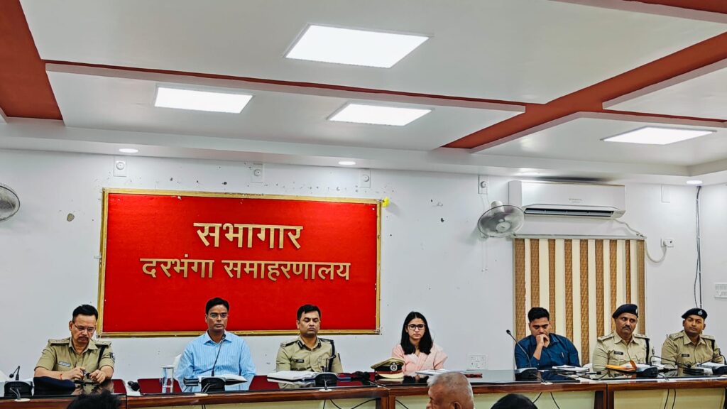 मुहर्रम को लेकर जिला शांति समिति की बैठक, अफवाह फैलाने वालों पर होगी कड़ी कार्रवाई मुहर्रम को लेकर जिला शांति समिति की बैठक, अफवाह फैलाने वालों पर होगी कड़ी कार्रवाई
