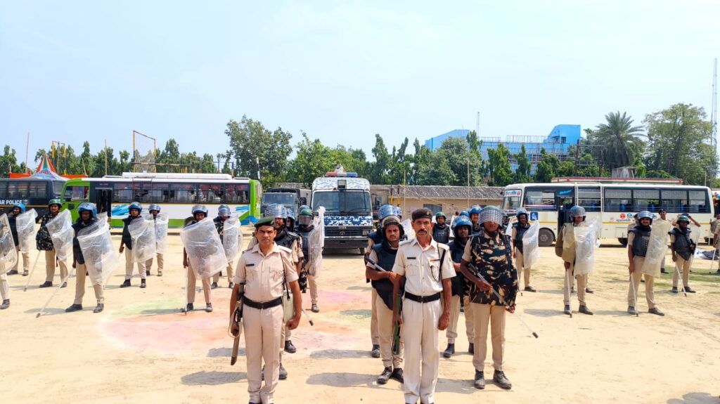 मुहर्रम को लेकर पुलिस लाइन में मॉक ड्रिल, दंगा नियंत्रण उपकरणों का अभ्यास मुहर्रम को लेकर पुलिस लाइन में मॉक ड्रिल, दंगा नियंत्रण उपकरणों का अभ्यास