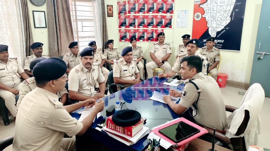 लहेरियासराय थाना में SSP की अनुसंधान बैठक, लंबित कांडों के त्वरित निष्पादन के निर्देश लहेरियासराय थाना में SSP की अनुसंधान बैठक, लंबित कांडों के त्वरित निष्पादन के निर्देश